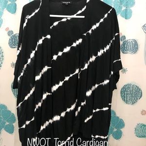 *SOLD* Torrid short sleeve cardigan